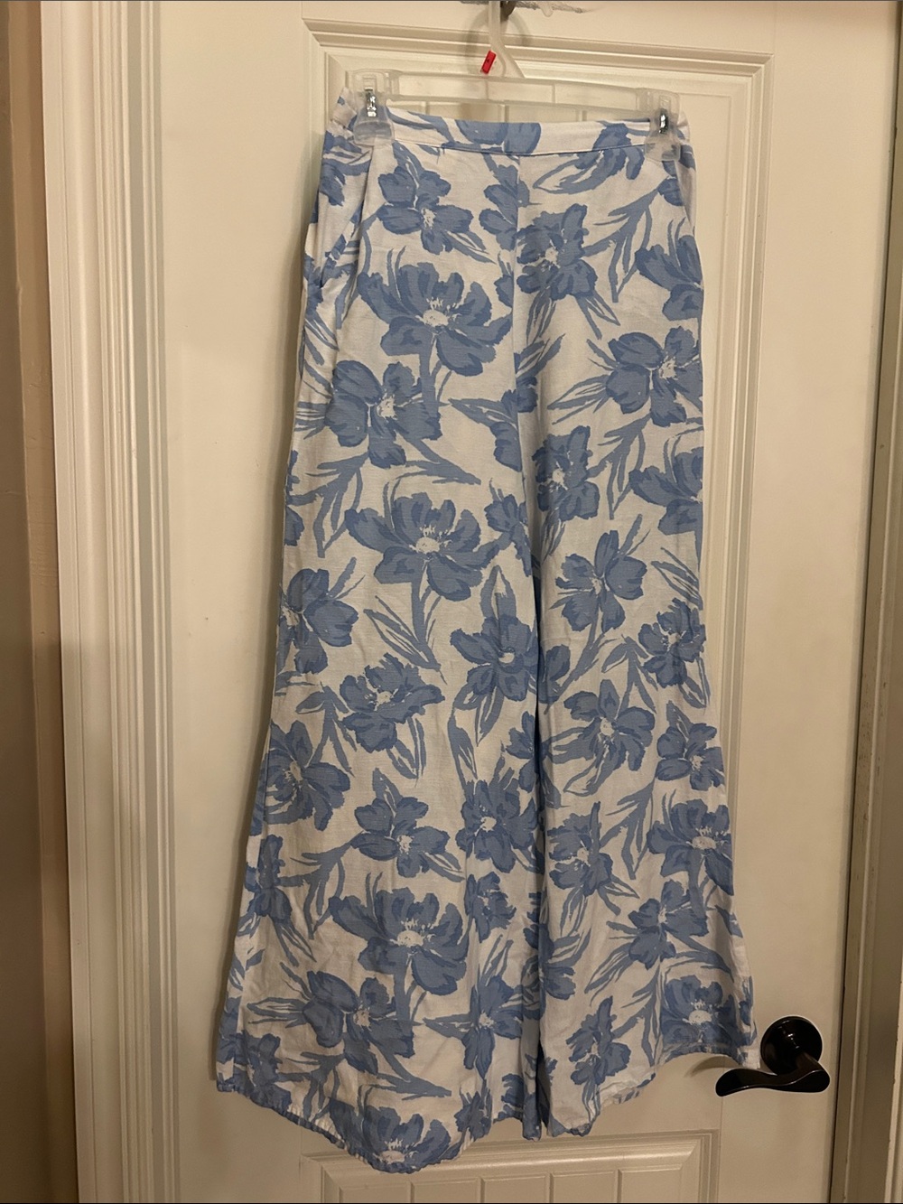 White Wide-Leg M Pants with Blue Floral Print